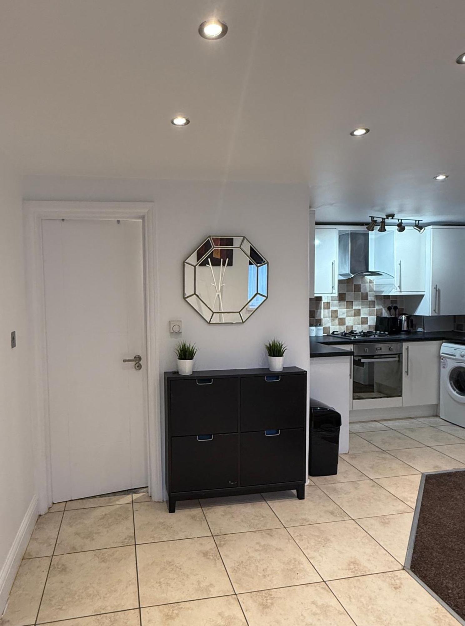 Cosy Guest Suite, West London *