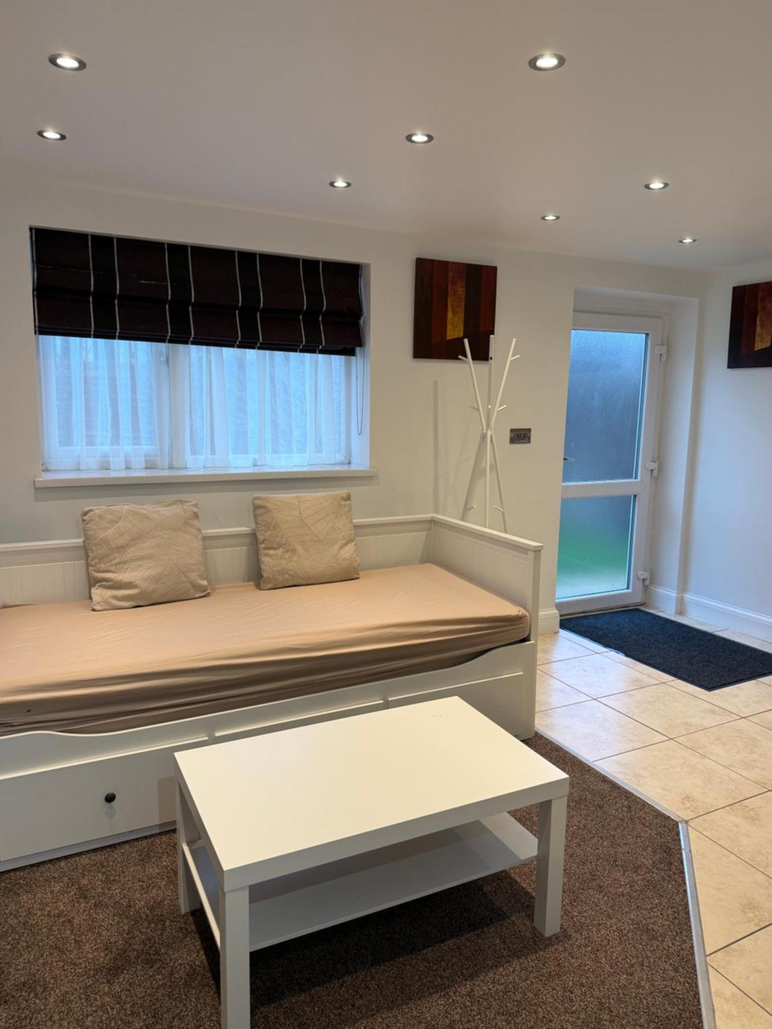 Cosy Guest Suite, West London
